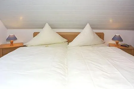 Hus Otzum Apartment *