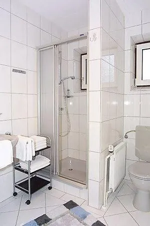 Hus Otzum *